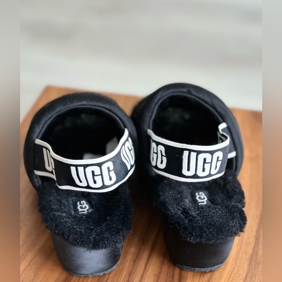 UGG Slide Slipper - Size 7 - Picture 3 of 10